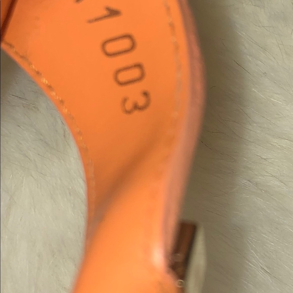 Authentic LouisVuitton orange pumps - Picture 6 of 6